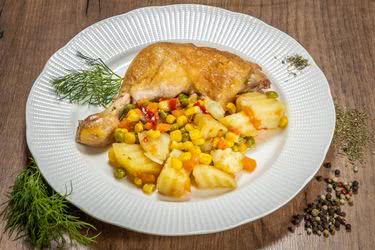 Пиле с картофи и зеленчуци